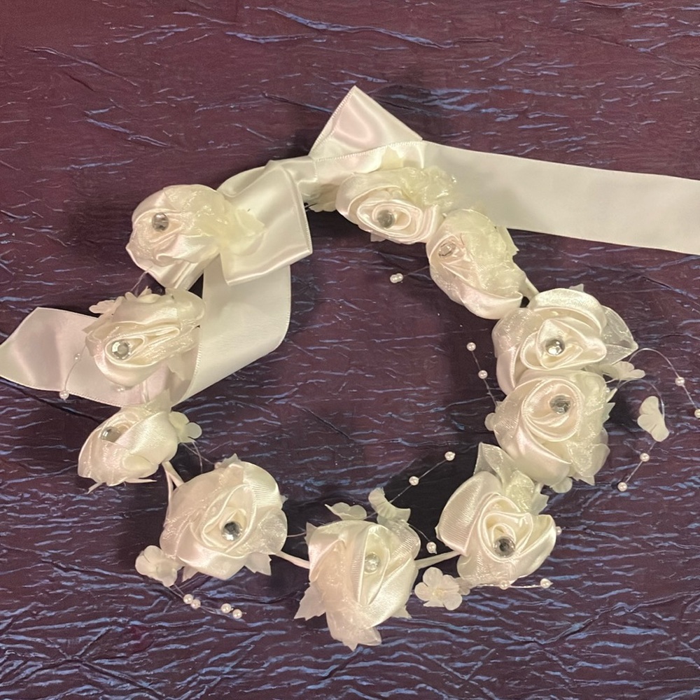 Elegant White Floral Bridal Headpiece